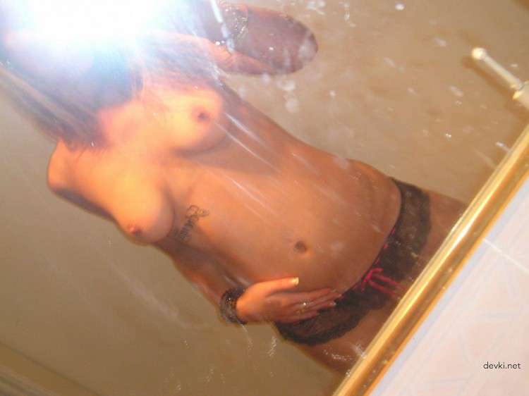 XXX Blonde Amateur Home Erotica: Explicit English Photos