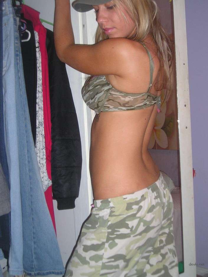 XXX Blonde Amateur Home Erotica: Explicit English Photos