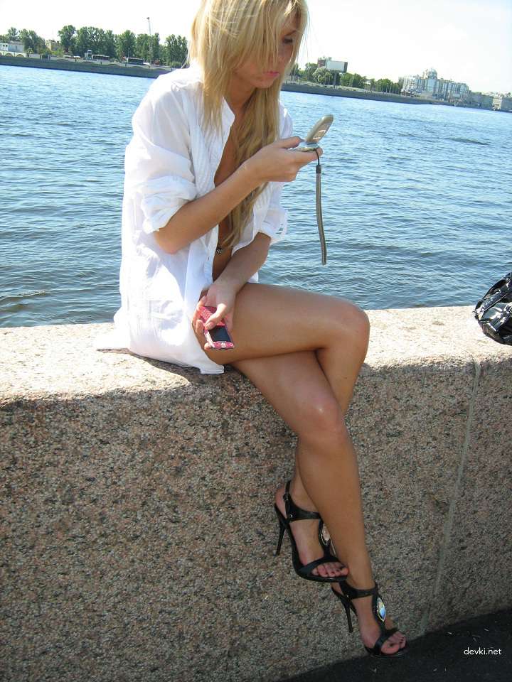Hot Amateur Babe Exposing Perfect Body - Explicit Photo Collection