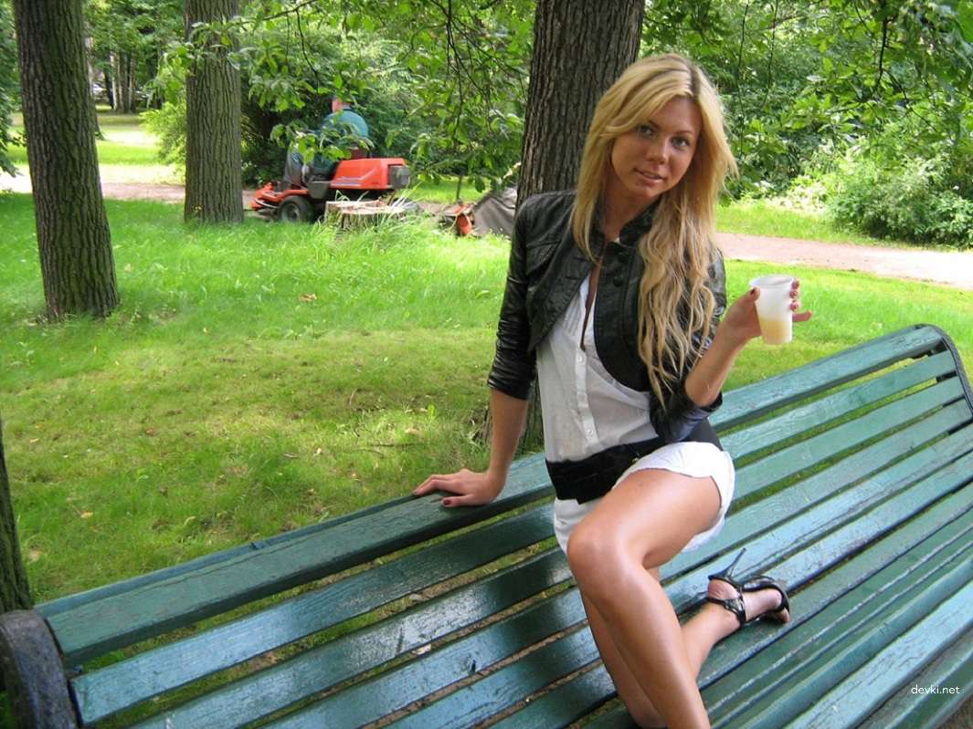 Hot Amateur Babe Exposing Perfect Body - Explicit Photo Collection