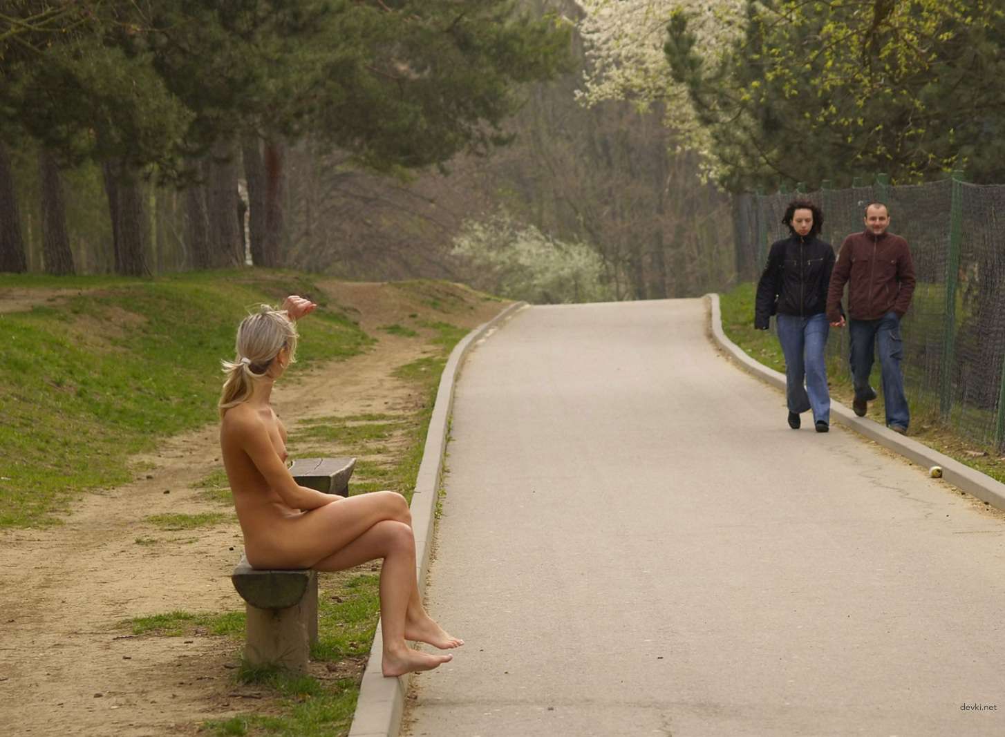 Blonde Amateur Nude Outdoor Porn: Explicit Park Walk