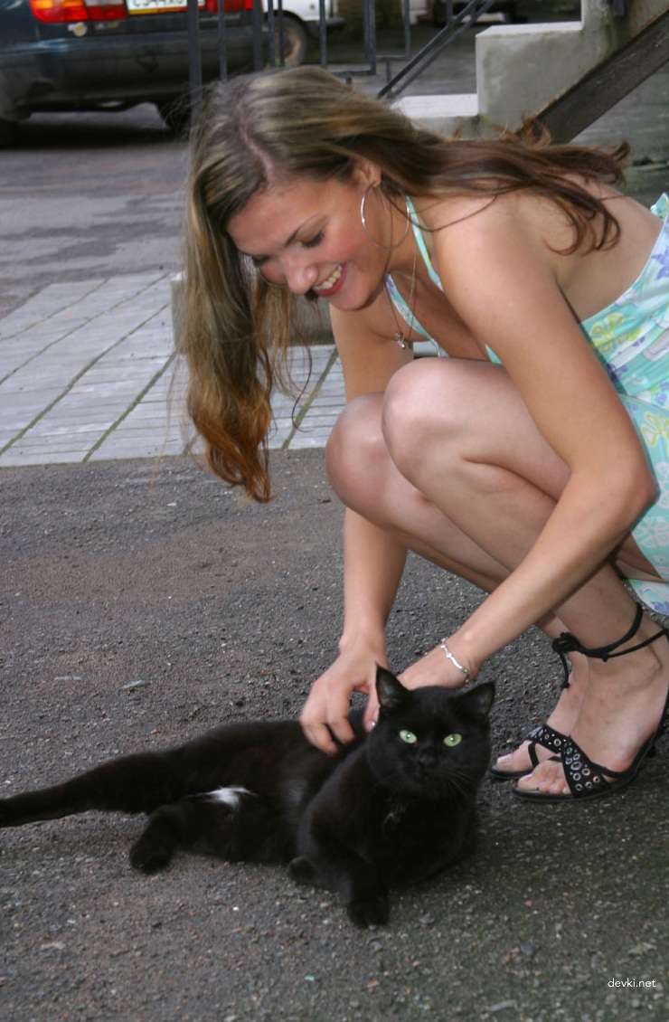 Tiny Tit Teen Flaunts Shaved Pussy - Explicit Solo Girl Porn