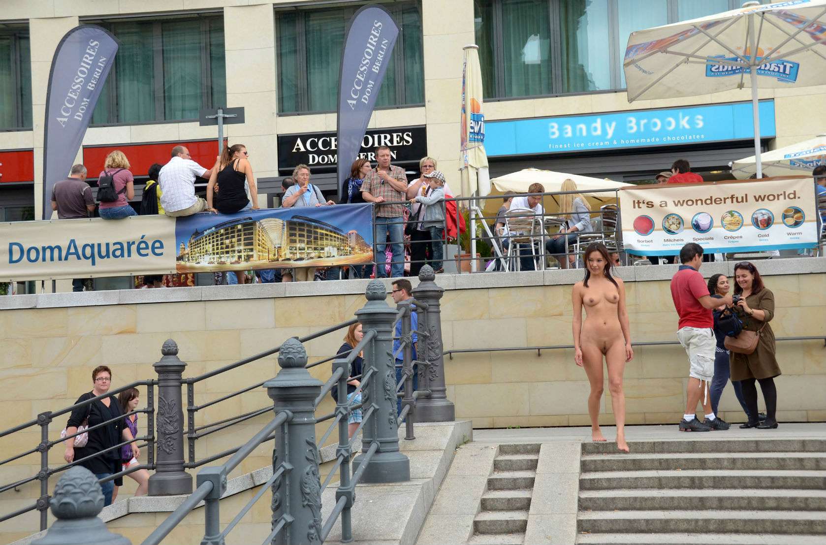 Asian Girl Nude in Public - Uncensored Amateur Street Walk with Explicit Photos