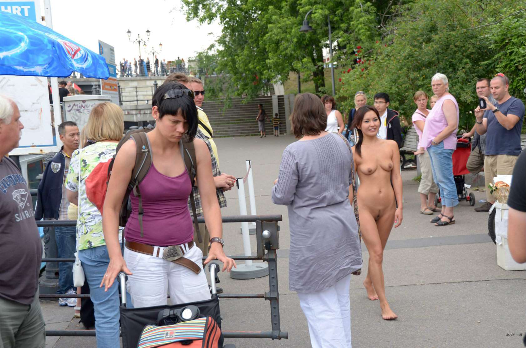 Asian Girl Nude in Public - Uncensored Amateur Street Walk with Explicit Photos