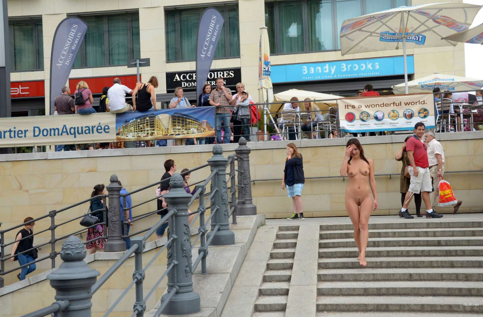 Asian Girl Nude in Public - Uncensored Amateur Street Walk with Explicit Photos