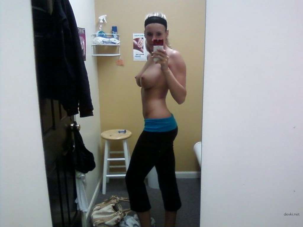 Fit Amateur Masturbates Naked: Self-Fuck Porn Video of Hot Girl