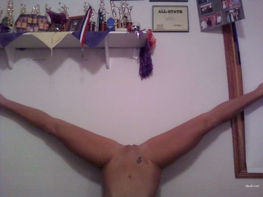 Fit Amateur Masturbates Naked: Self-Fuck Porn Video of Hot Girl