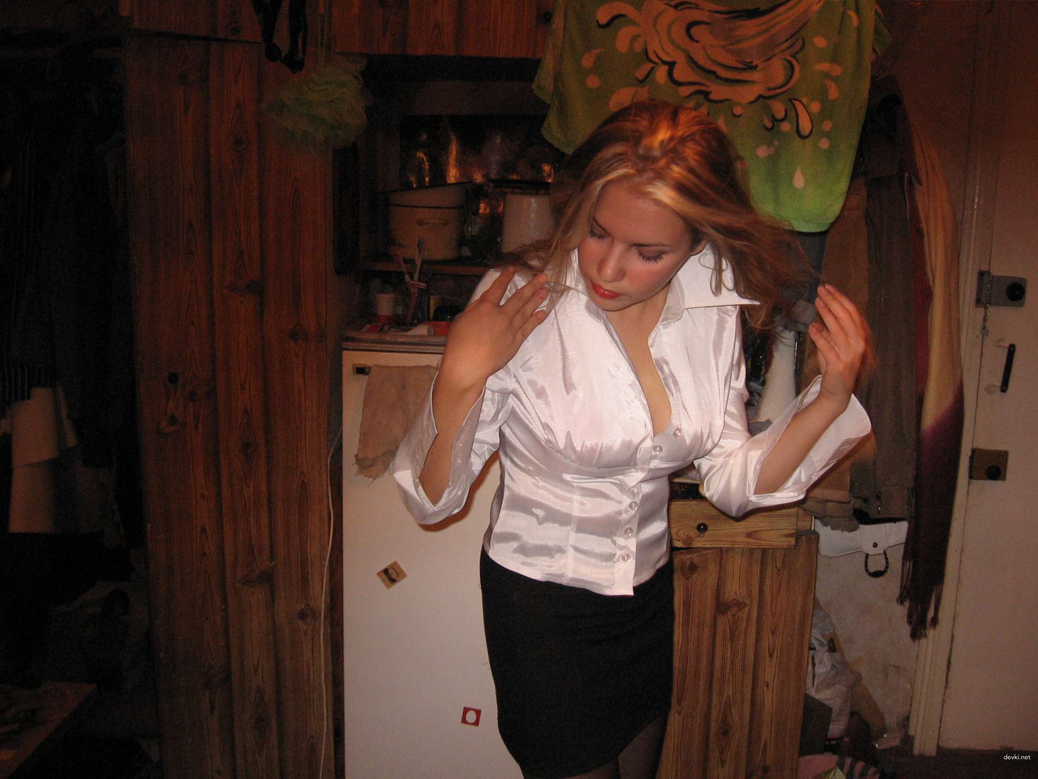 Hot Blonde Bombshell Exposed in Explicit Nude Pics