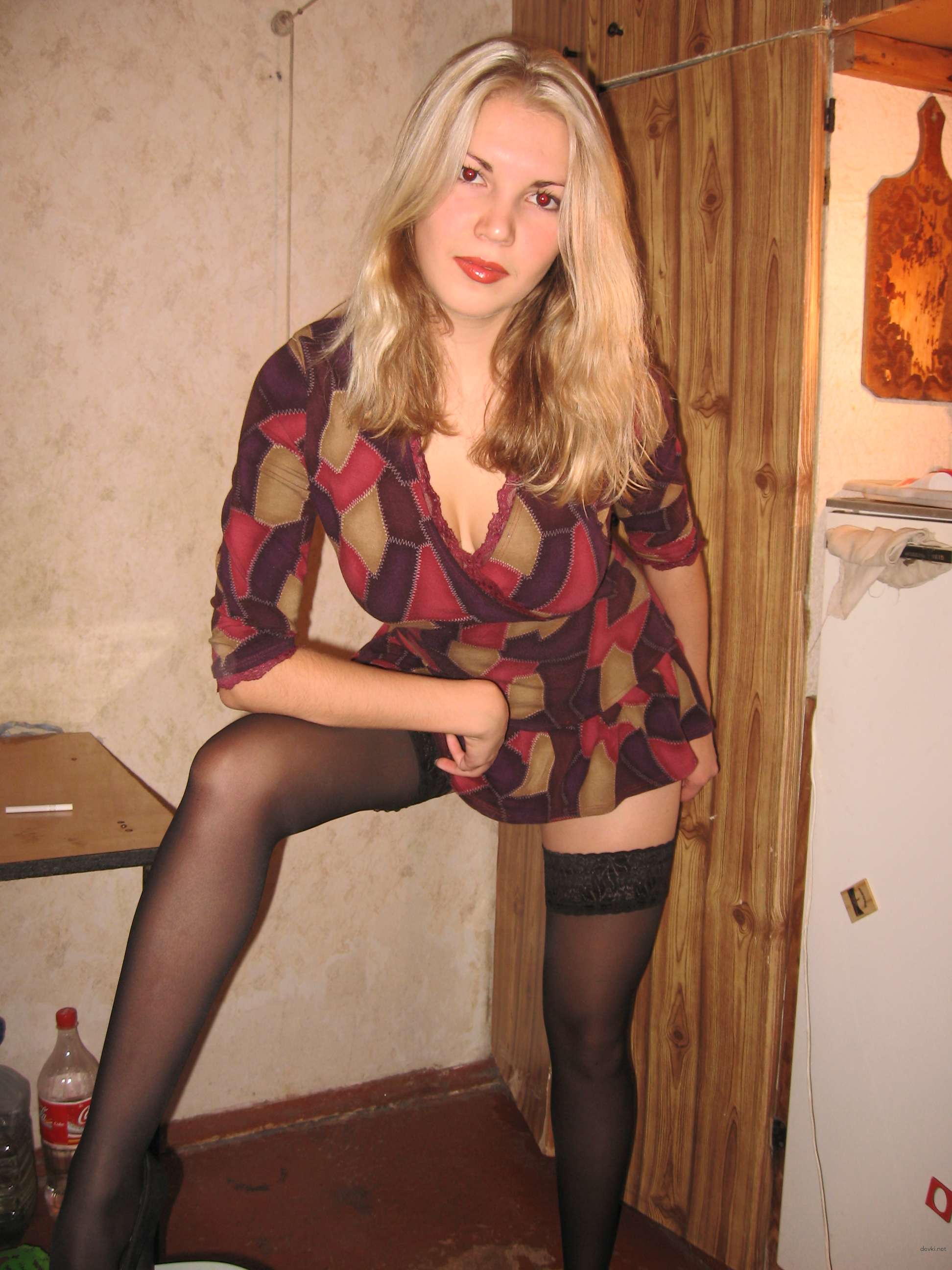 Hot Blonde Bombshell Exposed in Explicit Nude Pics