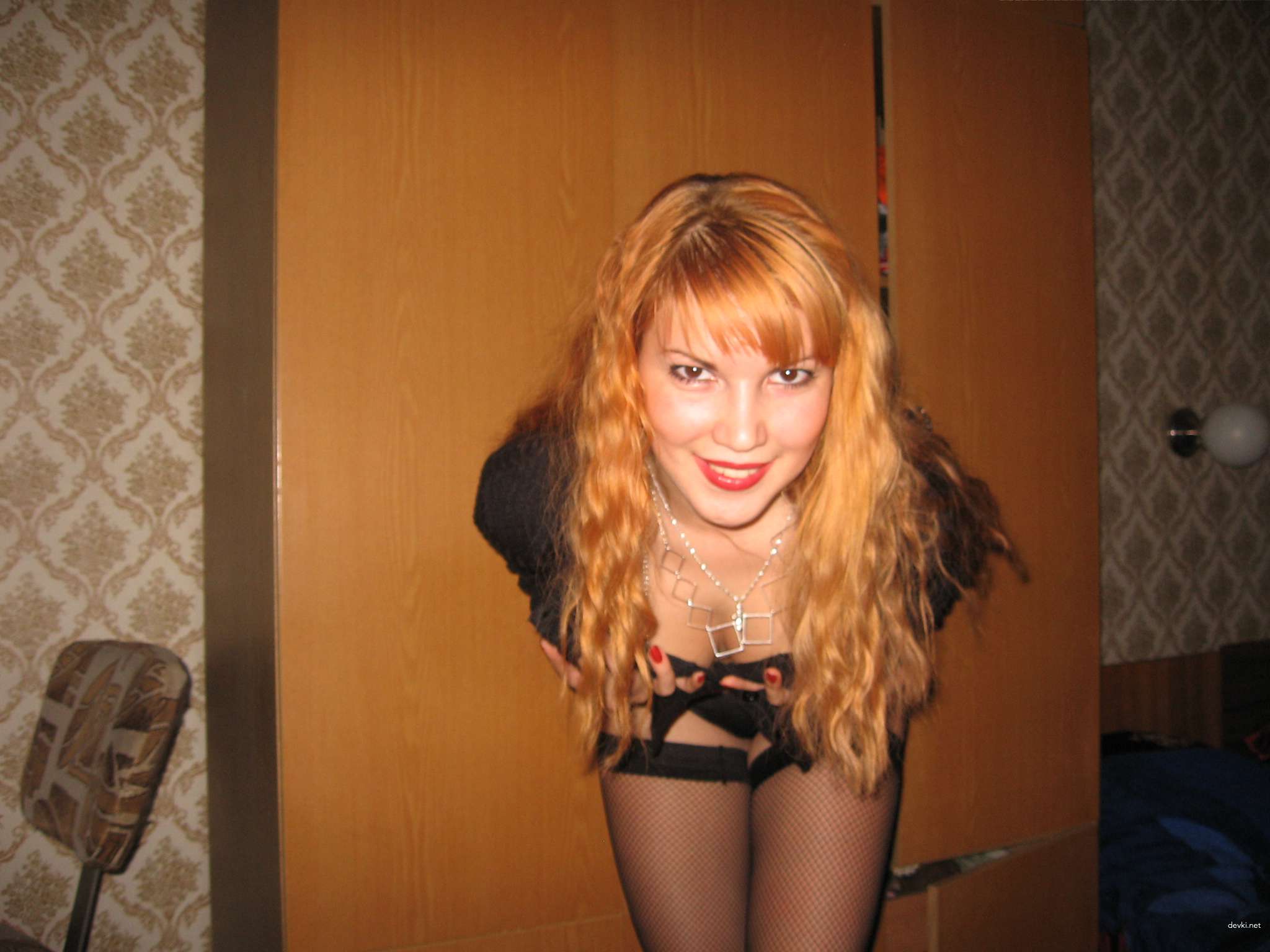 Hot Blonde Bombshell Exposed in Explicit Nude Pics