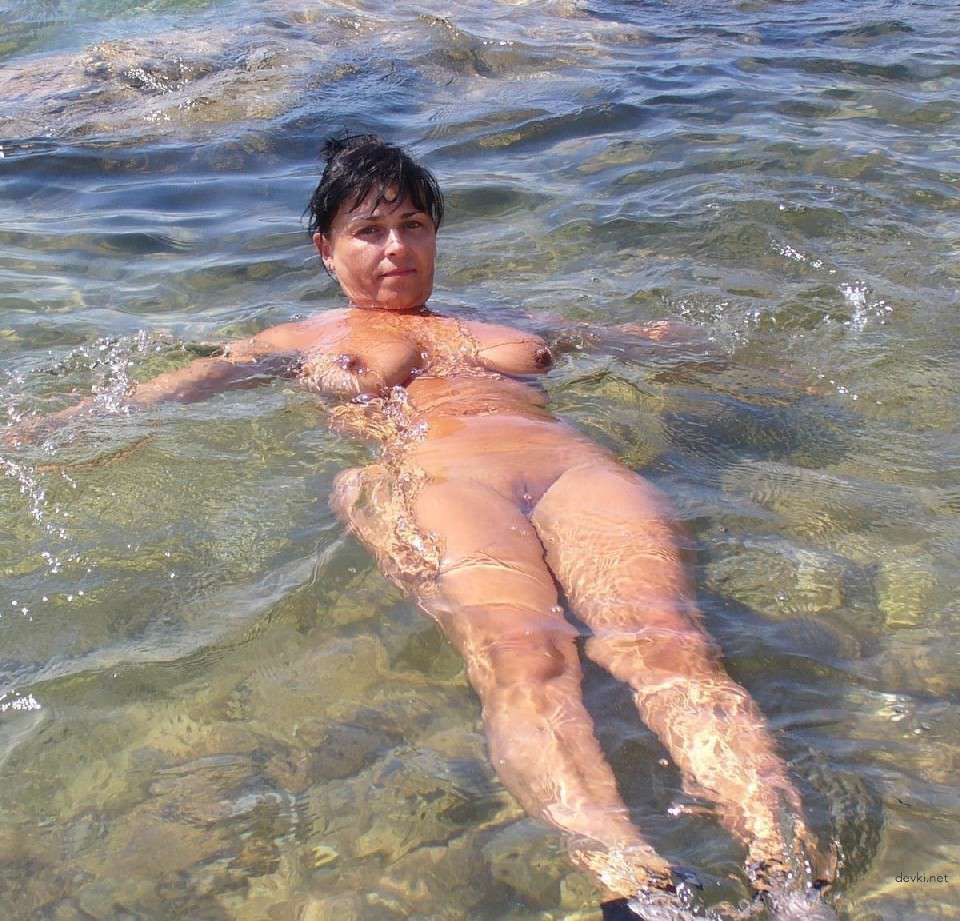XXX Mature Woman Amateur Pics: Bold & Explicit Shots of Hot MILF