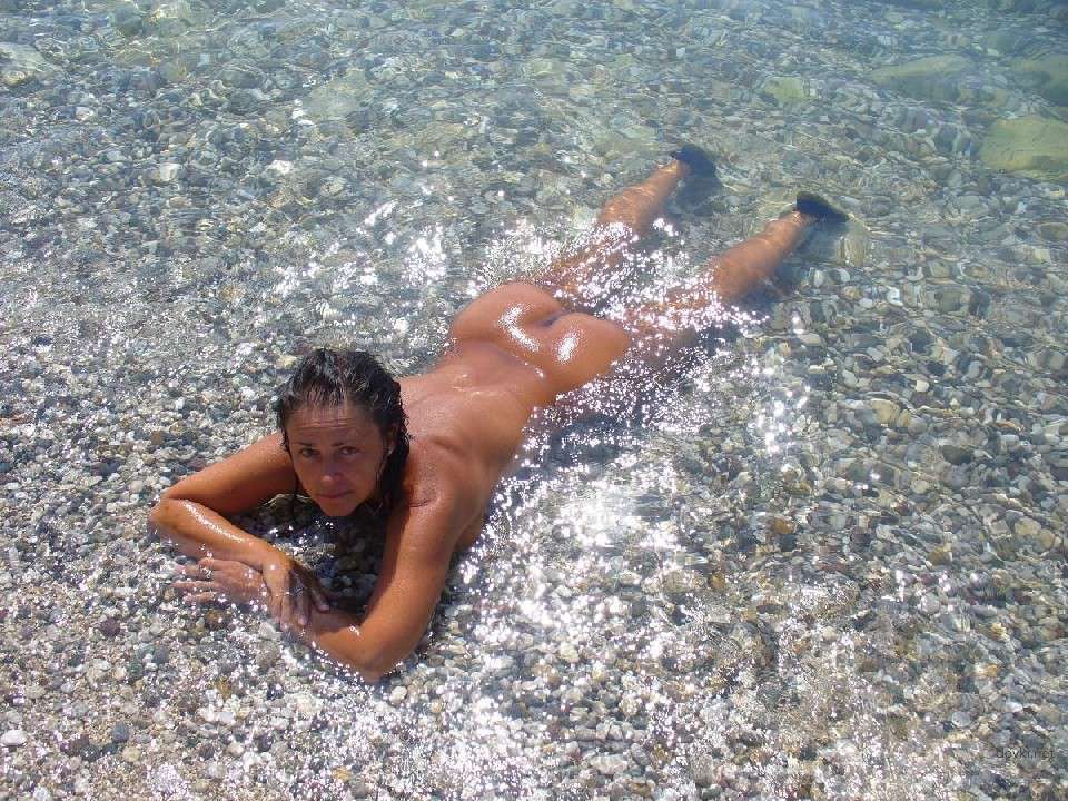 XXX Mature Woman Amateur Pics: Bold & Explicit Shots of Hot MILF