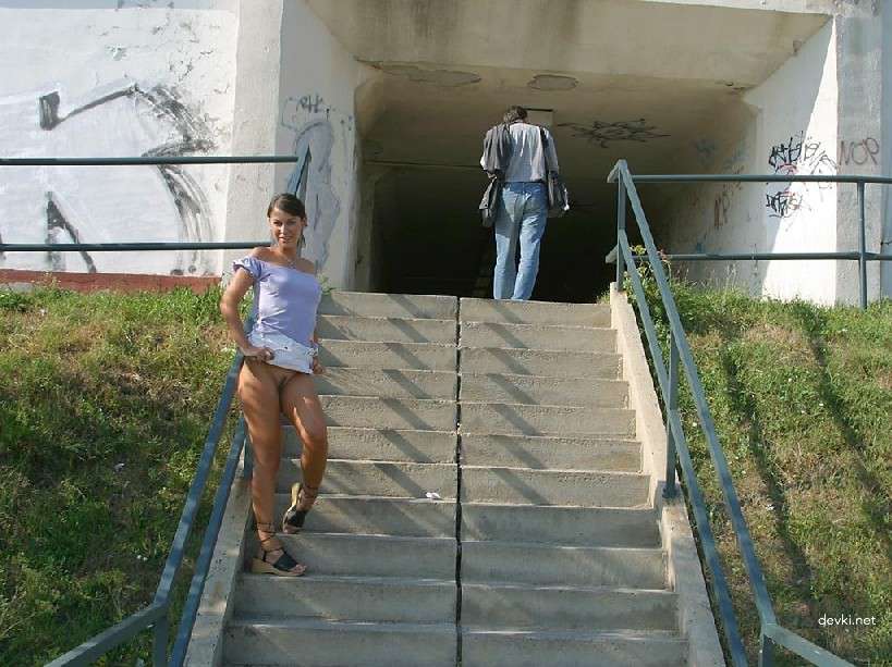 XXX Amateur Babe Strips in Public - Explicit Naked City Walk Photo Shoot