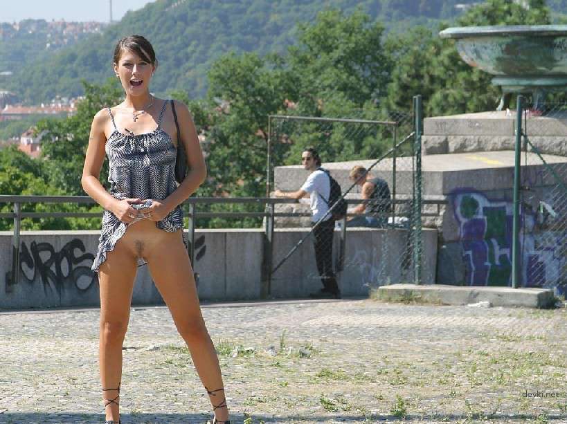 XXX Amateur Babe Strips in Public - Explicit Naked City Walk Photo Shoot