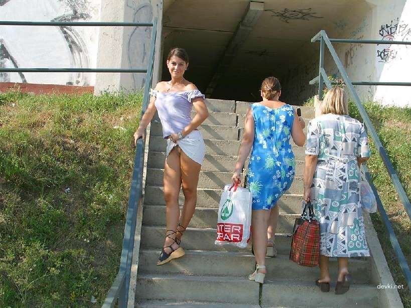 XXX Amateur Babe Strips in Public - Explicit Naked City Walk Photo Shoot