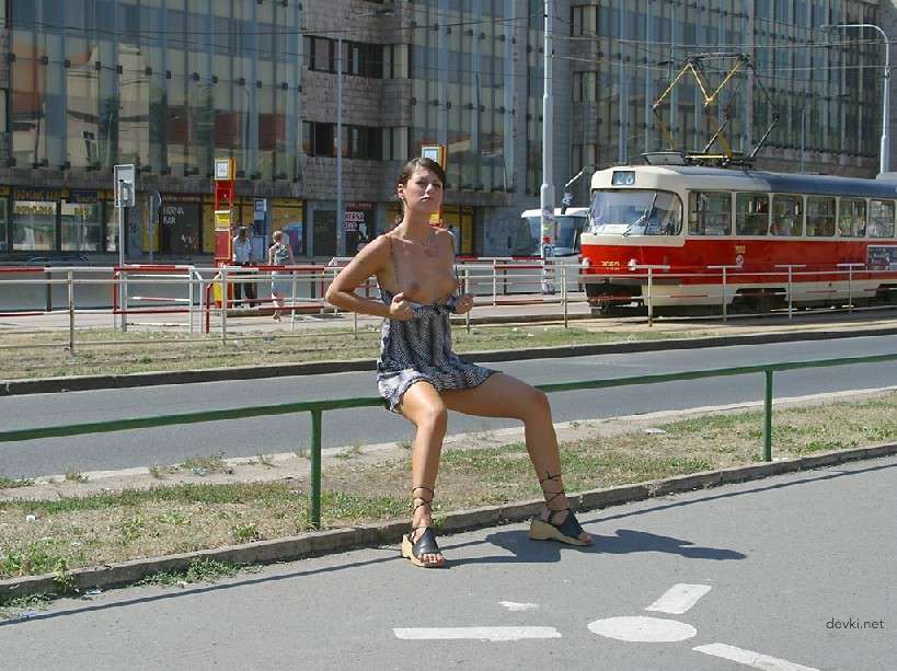 XXX Amateur Babe Strips in Public - Explicit Naked City Walk Photo Shoot