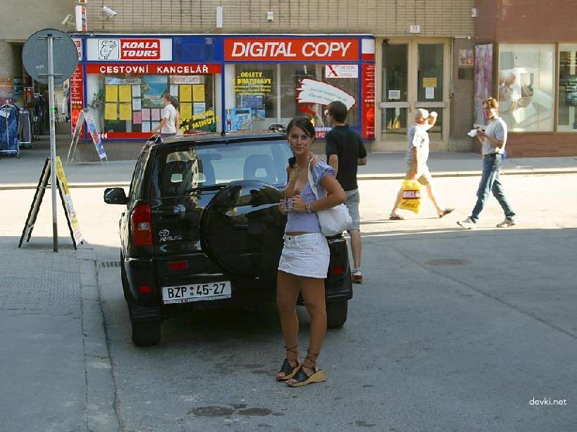 XXX Amateur Babe Strips in Public - Explicit Naked City Walk Photo Shoot