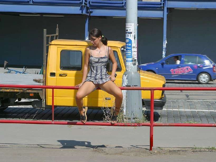 XXX Amateur Babe Strips in Public - Explicit Naked City Walk Photo Shoot