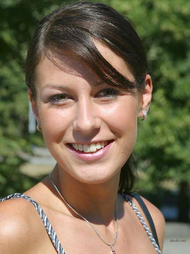 XXX Amateur Babe Strips in Public - Explicit Naked City Walk Photo Shoot