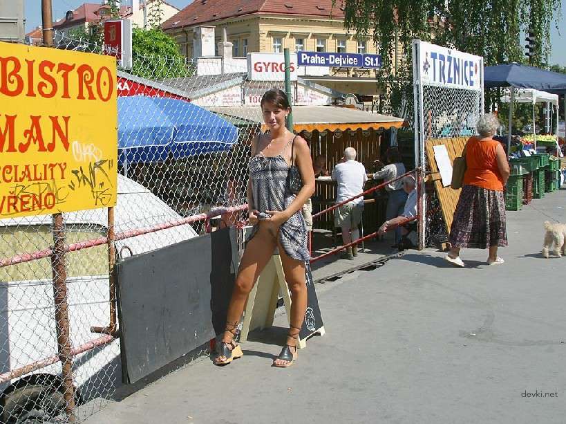 XXX Amateur Babe Strips in Public - Explicit Naked City Walk Photo Shoot