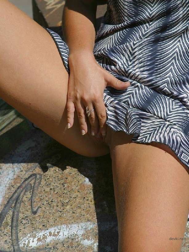 XXX Amateur Babe Strips in Public - Explicit Naked City Walk Photo Shoot