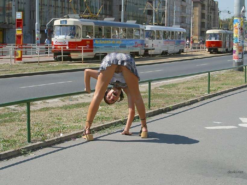 XXX Amateur Babe Strips in Public - Explicit Naked City Walk Photo Shoot