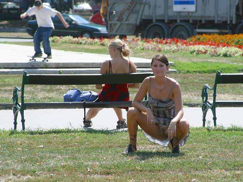 XXX Amateur Babe Strips in Public - Explicit Naked City Walk Photo Shoot
