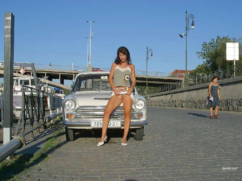 XXX Amateur Babe Strips in Public - Explicit Naked City Walk Photo Shoot