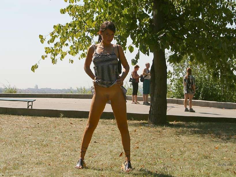 XXX Amateur Babe Strips in Public - Explicit Naked City Walk Photo Shoot