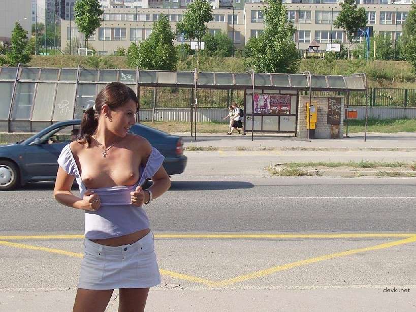 XXX Amateur Babe Strips in Public - Explicit Naked City Walk Photo Shoot