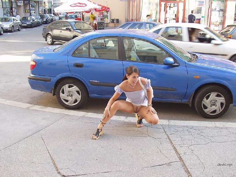 XXX Amateur Babe Strips in Public - Explicit Naked City Walk Photo Shoot