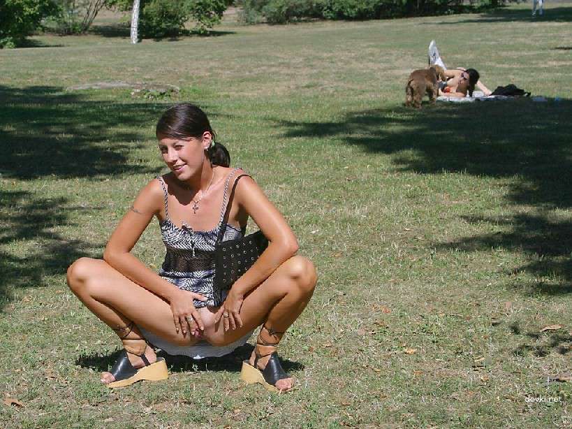 XXX Amateur Babe Strips in Public - Explicit Naked City Walk Photo Shoot