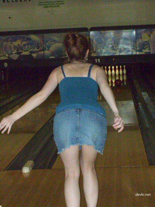 Explicit Bi Babe Amateur Porn Pics: Hot and Horny Bi Girl Shows Everything in English