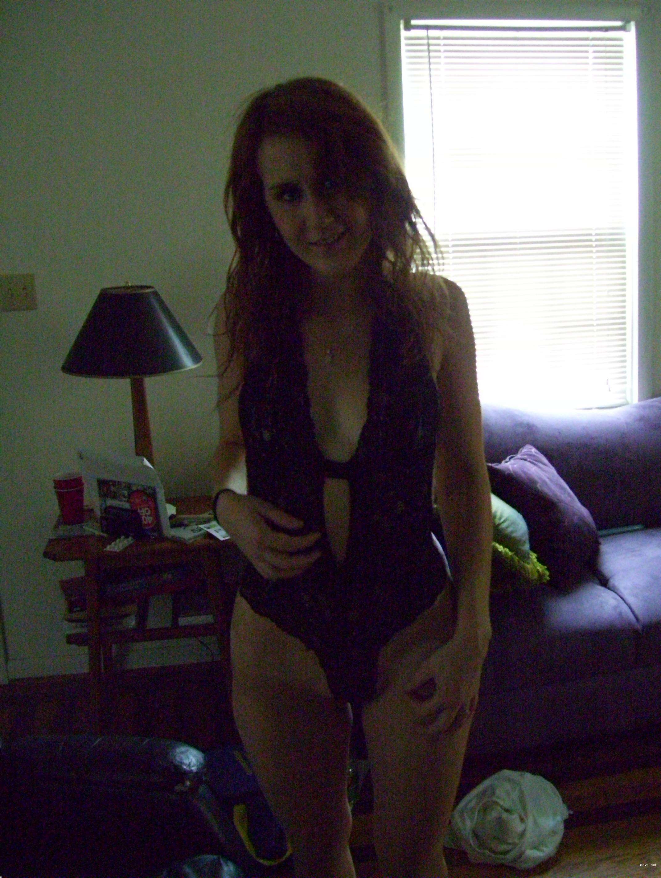 Explicit Bi Babe Amateur Porn Pics: Hot and Horny Bi Girl Shows Everything in English