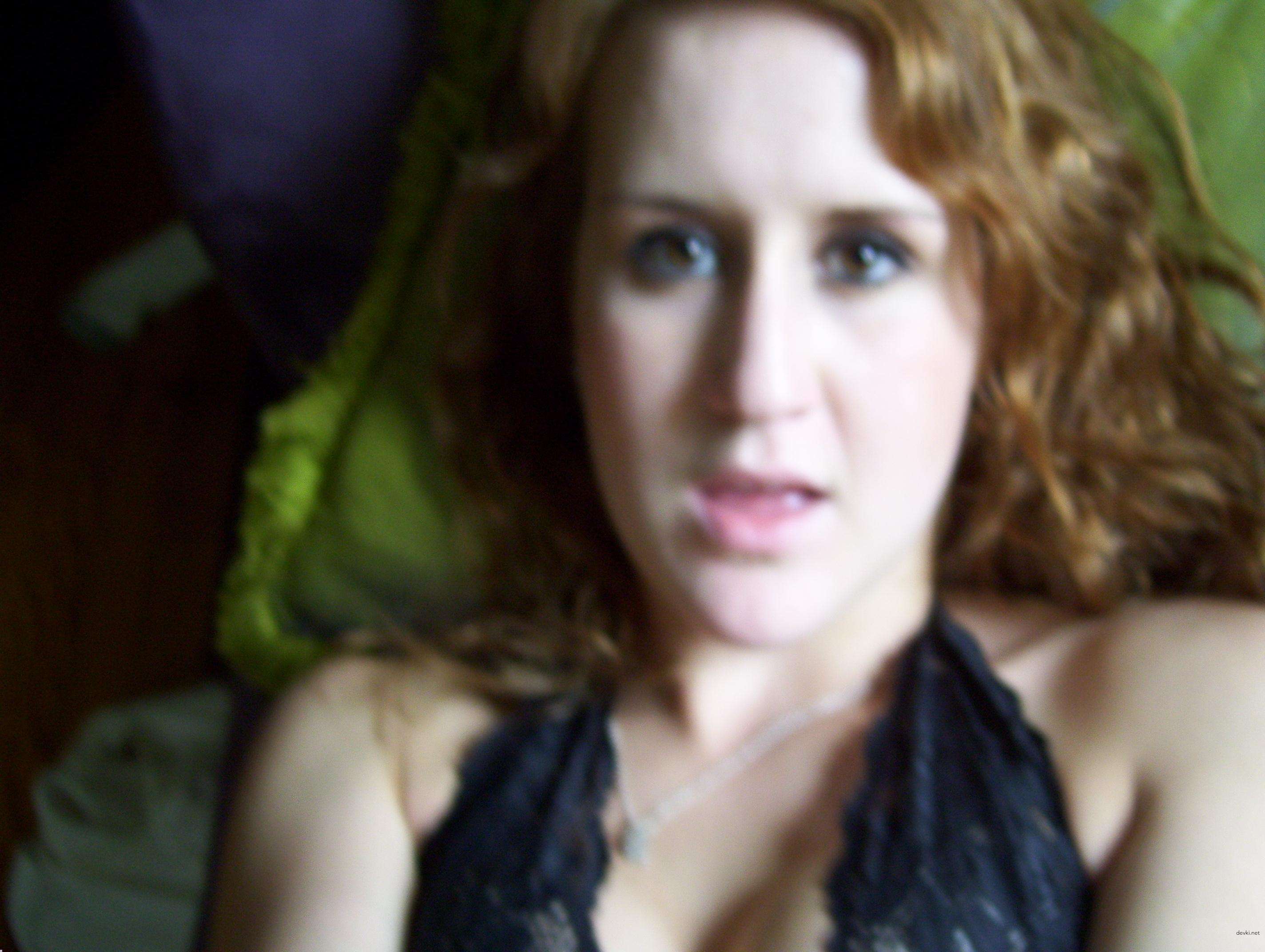 Explicit Bi Babe Amateur Porn Pics: Hot and Horny Bi Girl Shows Everything in English