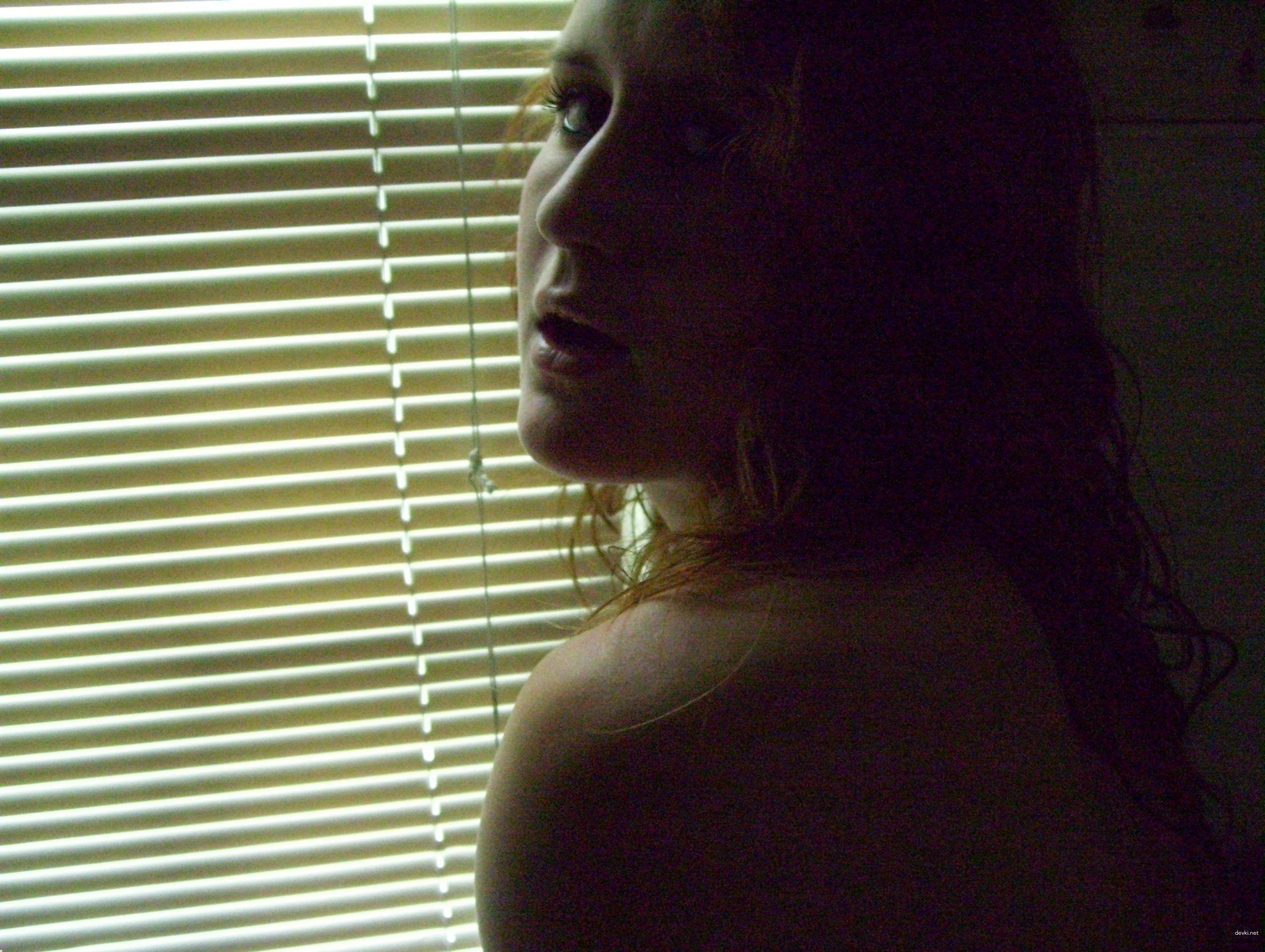 Explicit Bi Babe Amateur Porn Pics: Hot and Horny Bi Girl Shows Everything in English