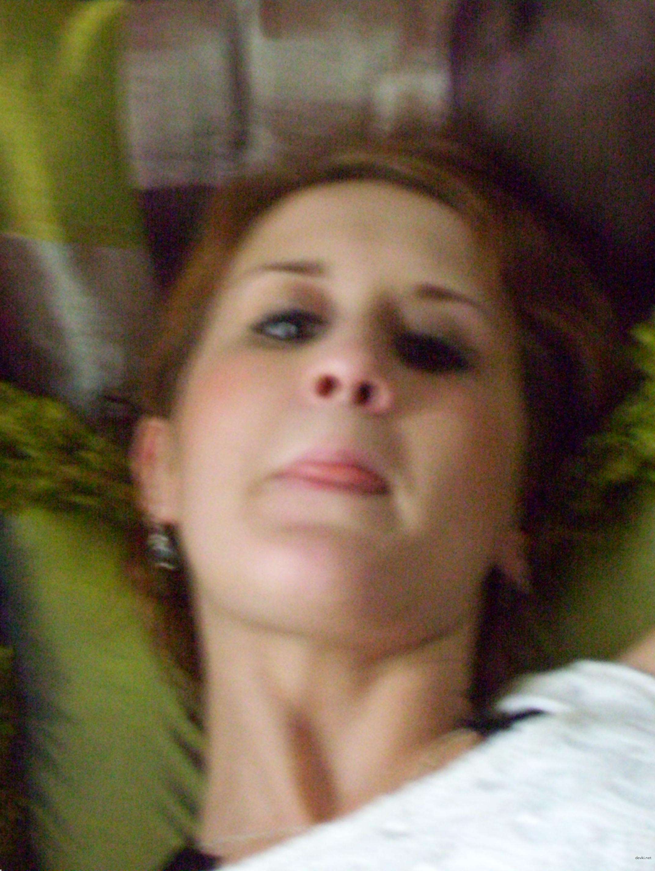 Explicit Bi Babe Amateur Porn Pics: Hot and Horny Bi Girl Shows Everything in English