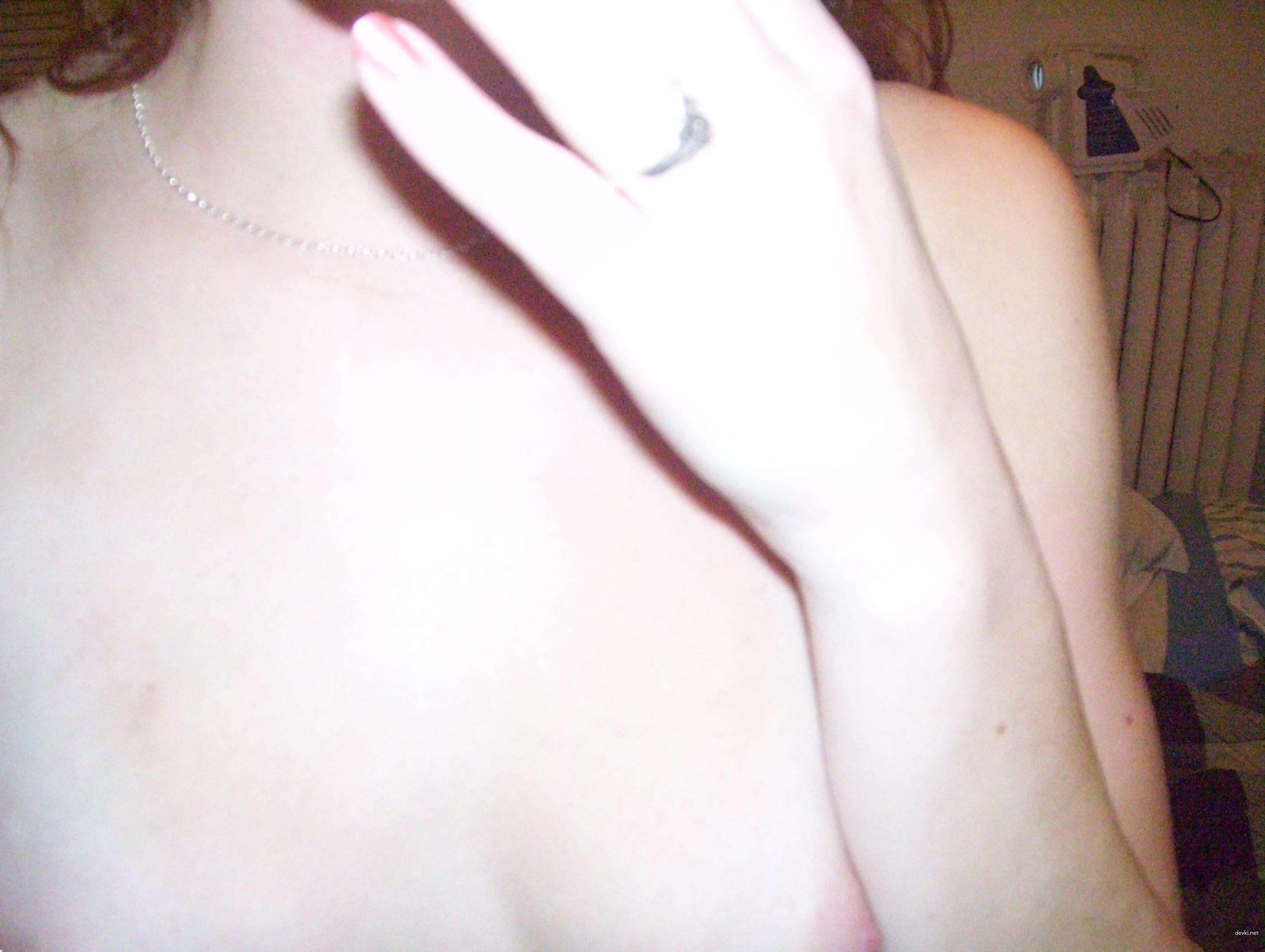 Explicit Bi Babe Amateur Porn Pics: Hot and Horny Bi Girl Shows Everything in English