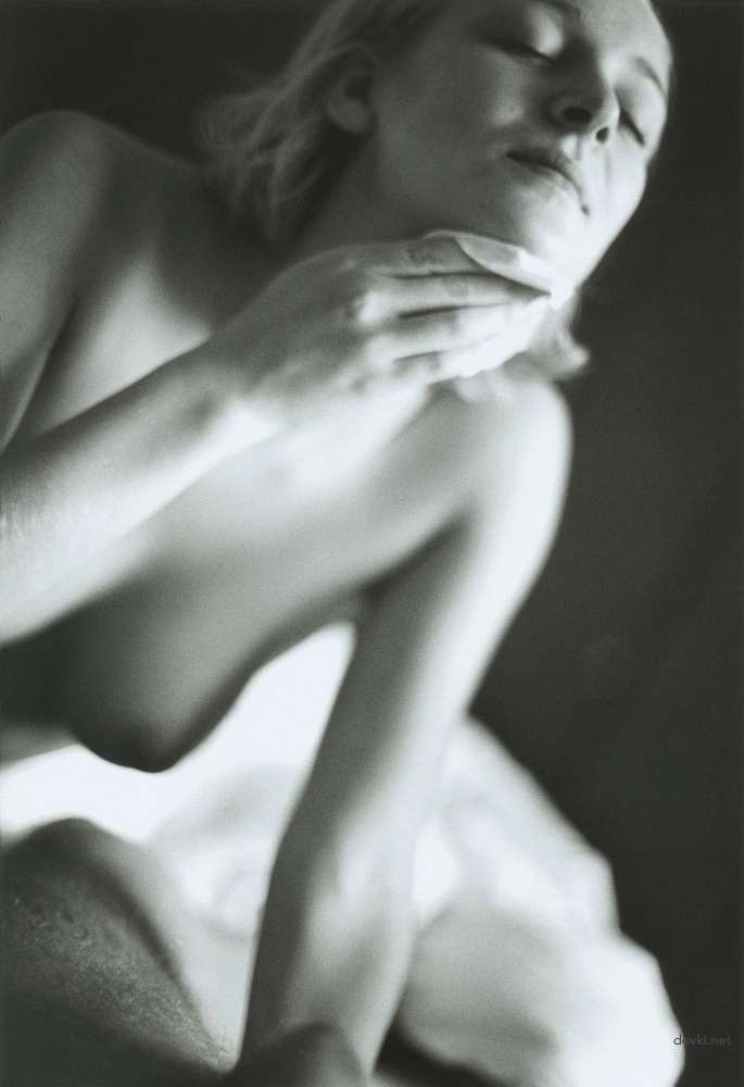 Hot Amateur XXX Babes: Explicit Erotic Photos of Porn Women