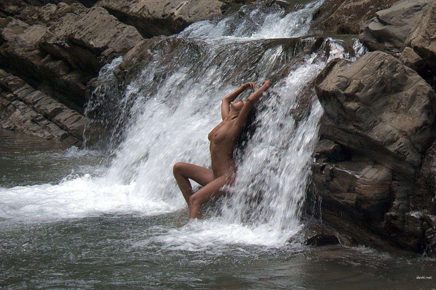 XXX Amateur Beach Babes: Uncensored Photos of Hot Girls by the Sea