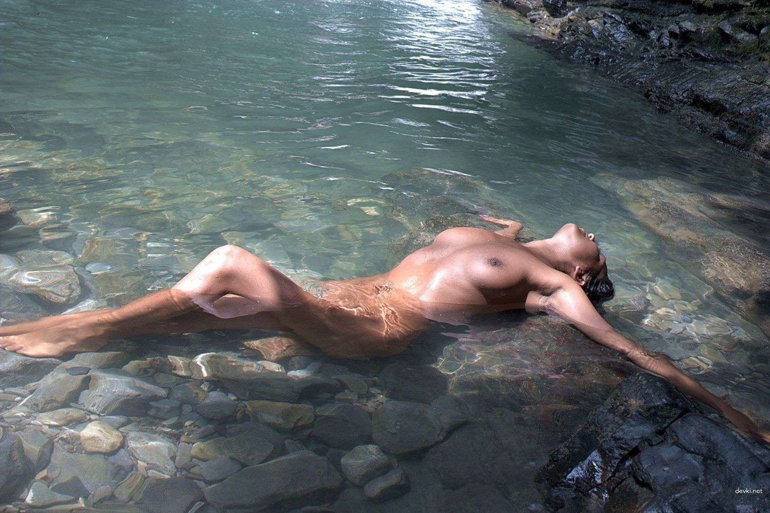 XXX Amateur Beach Babes: Uncensored Photos of Hot Girls by the Sea