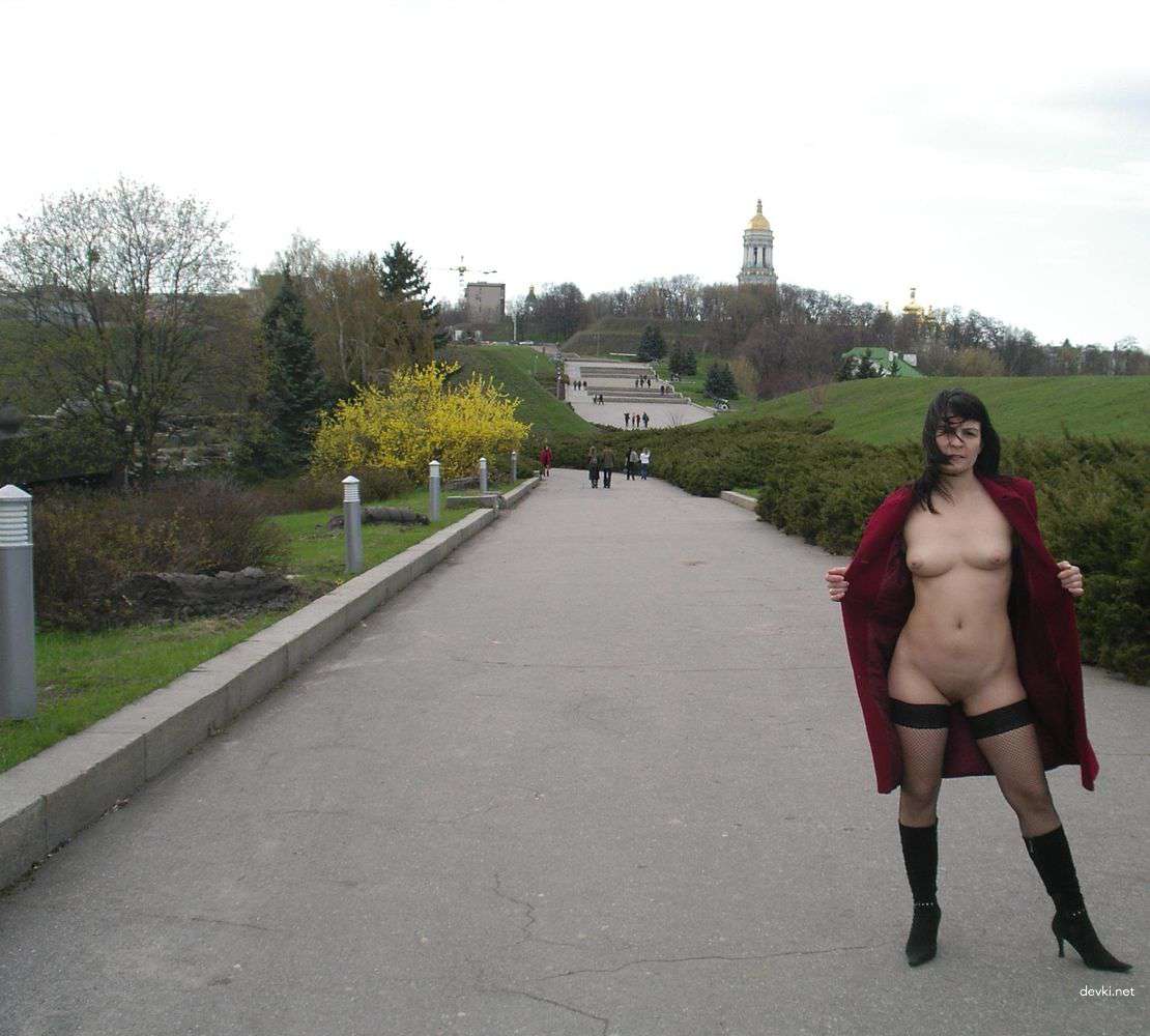 Explicit Amateur Women Walking Streets Pantyless: Hot Urban Voyeurism