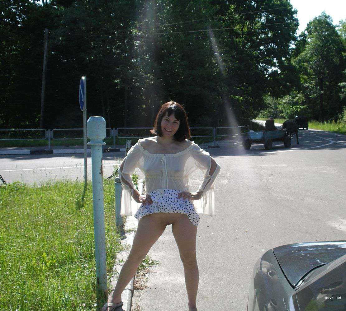 Explicit Amateur Women Walking Streets Pantyless: Hot Urban Voyeurism