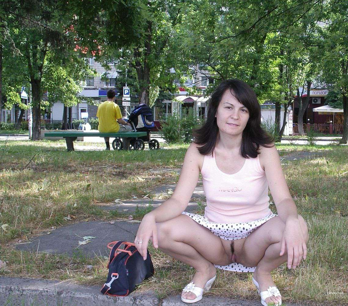 Explicit Amateur Women Walking Streets Pantyless: Hot Urban Voyeurism