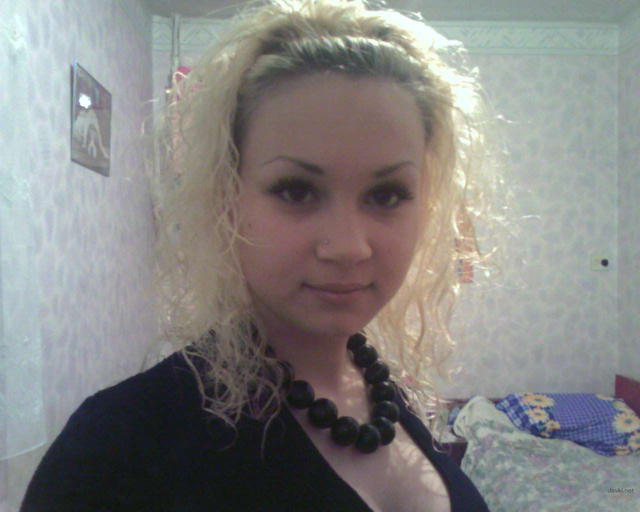 Explicit Nude Blonde Amateur - Hot Slim Girl Poses Naked for Sexy Photoshoot