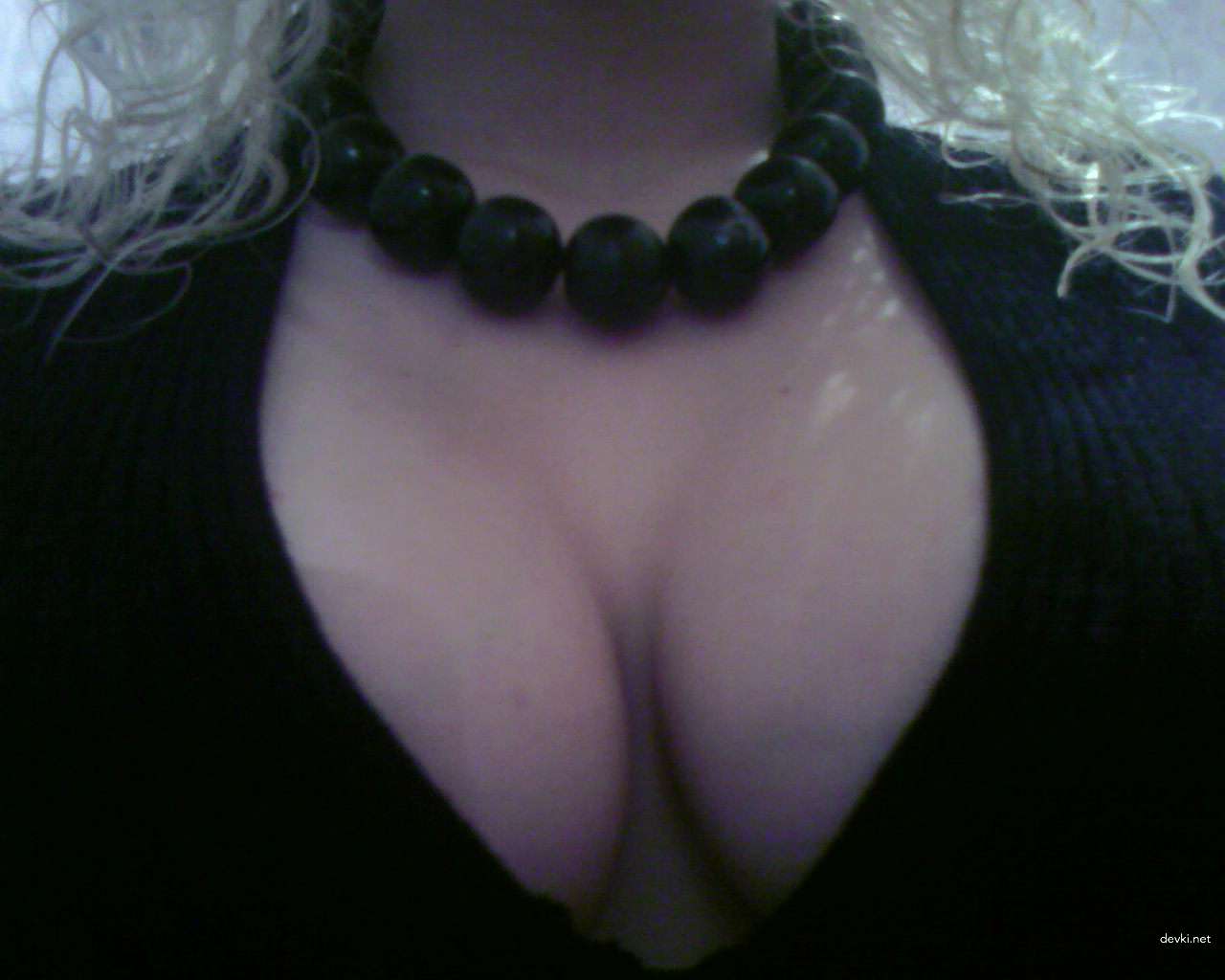 Explicit Nude Blonde Amateur - Hot Slim Girl Poses Naked for Sexy Photoshoot