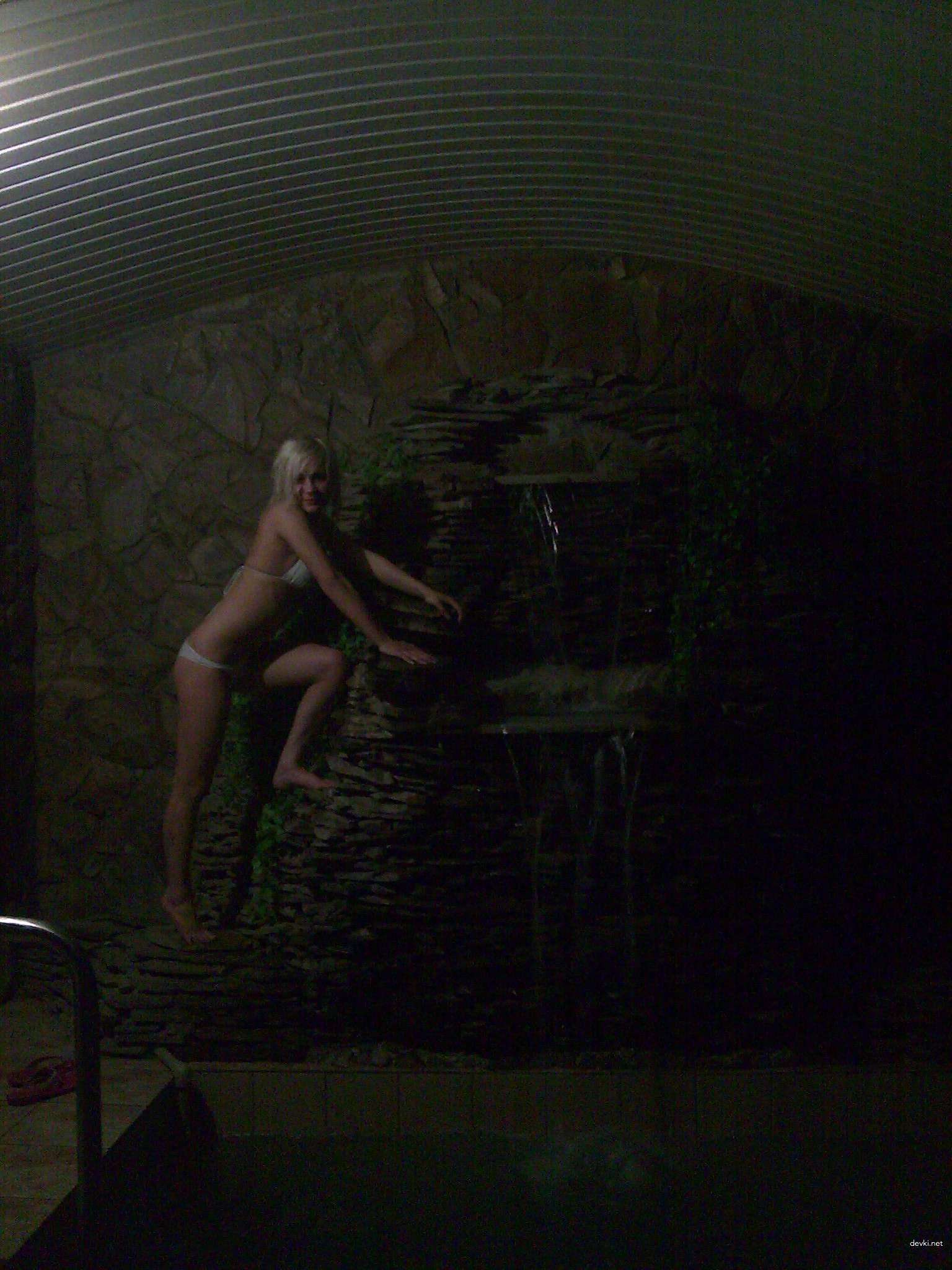 Explicit Nude Blonde Amateur - Hot Slim Girl Poses Naked for Sexy Photoshoot