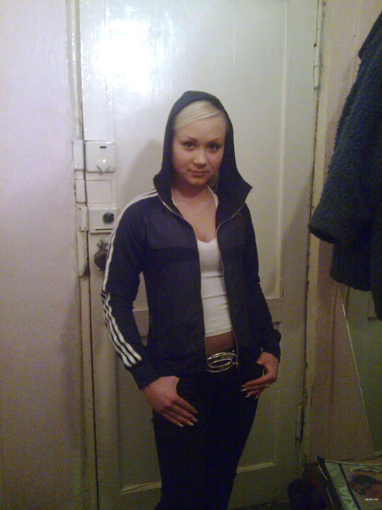 Explicit Nude Blonde Amateur - Hot Slim Girl Poses Naked for Sexy Photoshoot