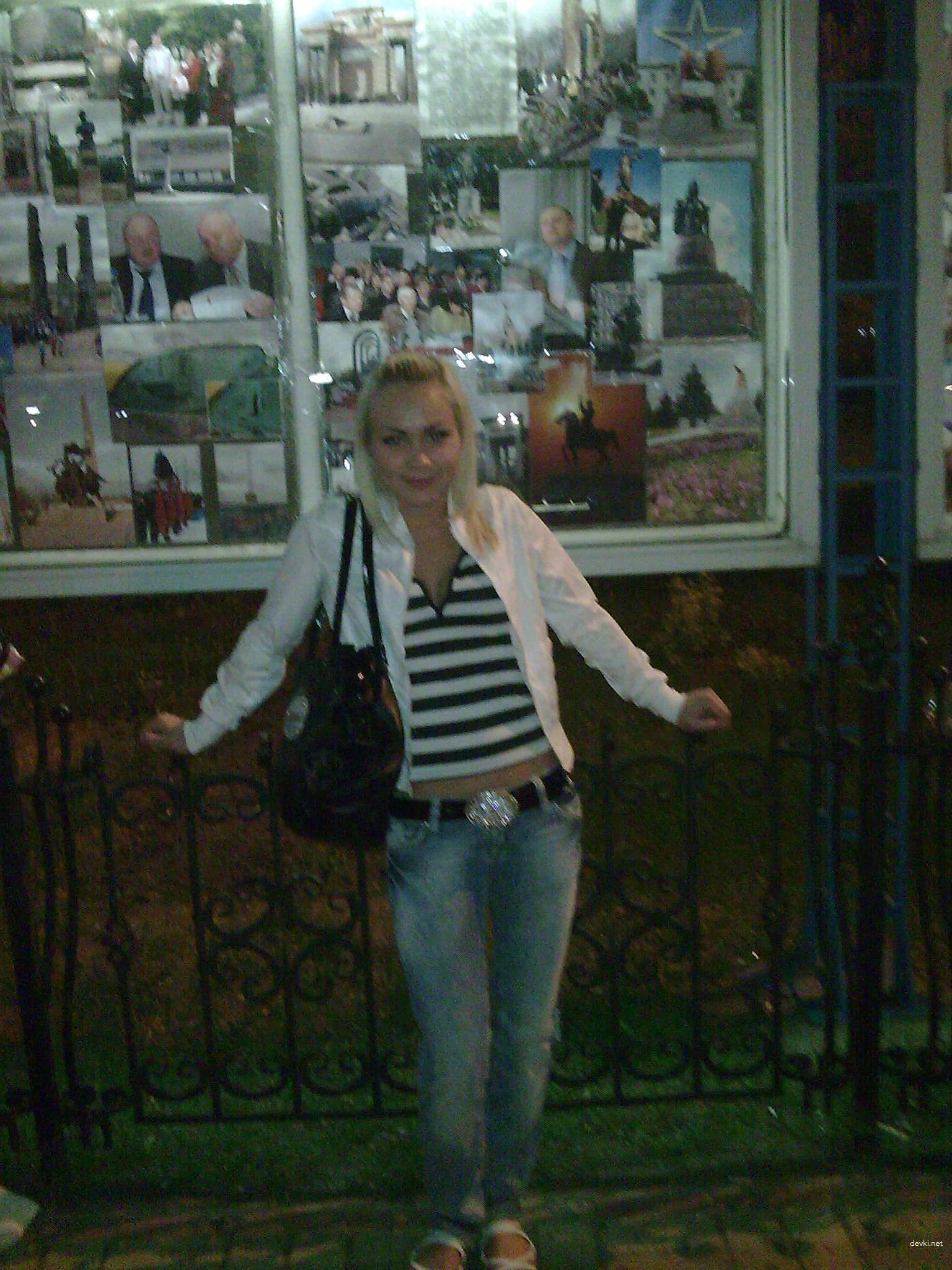 Explicit Nude Blonde Amateur - Hot Slim Girl Poses Naked for Sexy Photoshoot