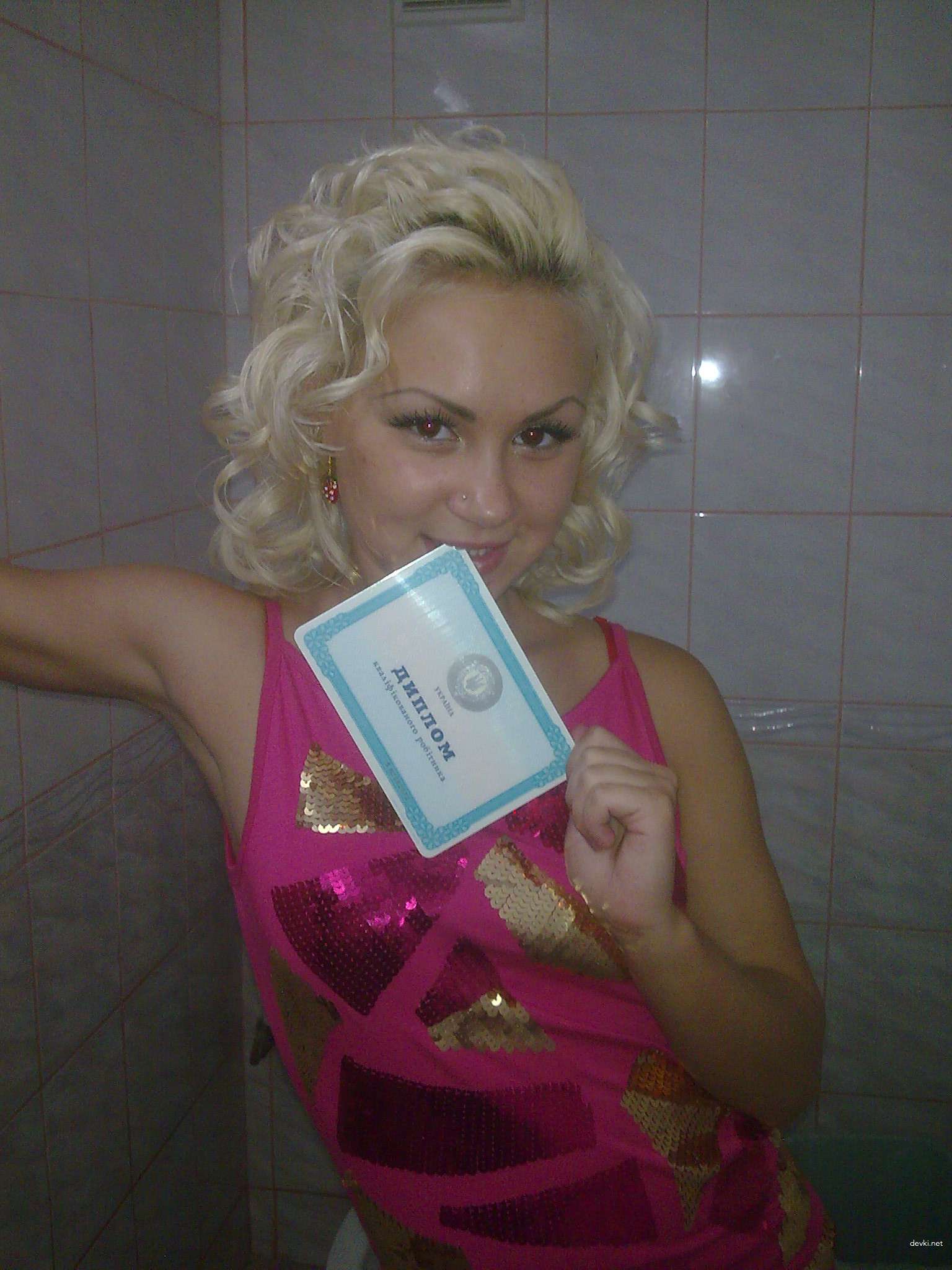 Explicit Nude Blonde Amateur - Hot Slim Girl Poses Naked for Sexy Photoshoot